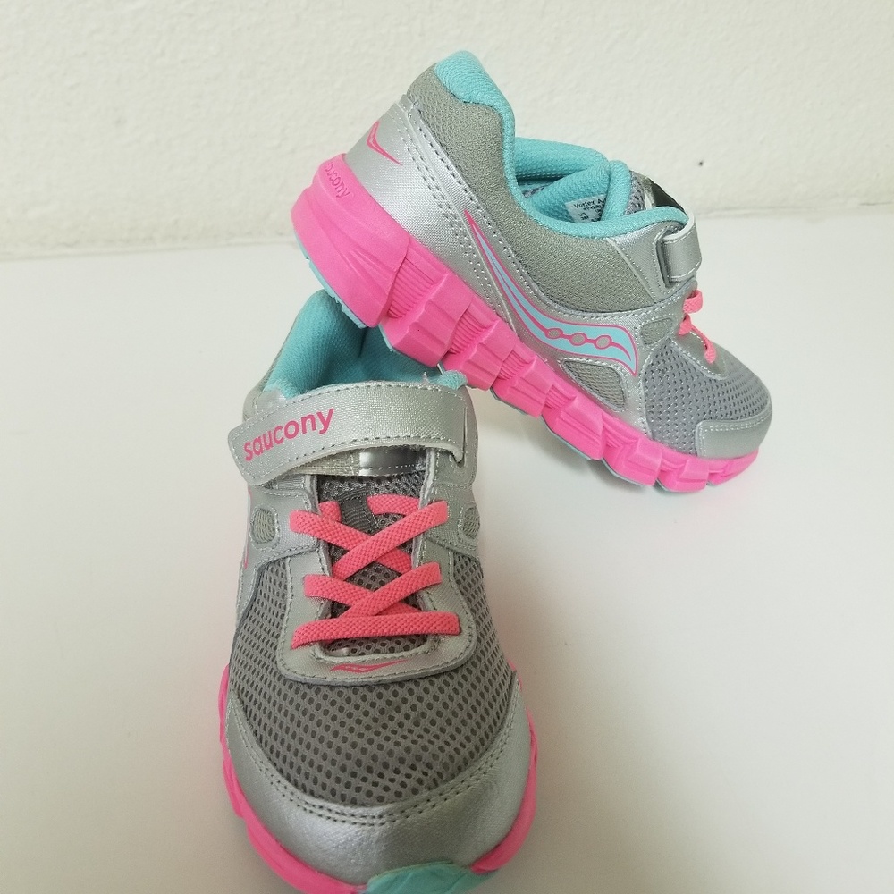 Girls gym shoes  3M